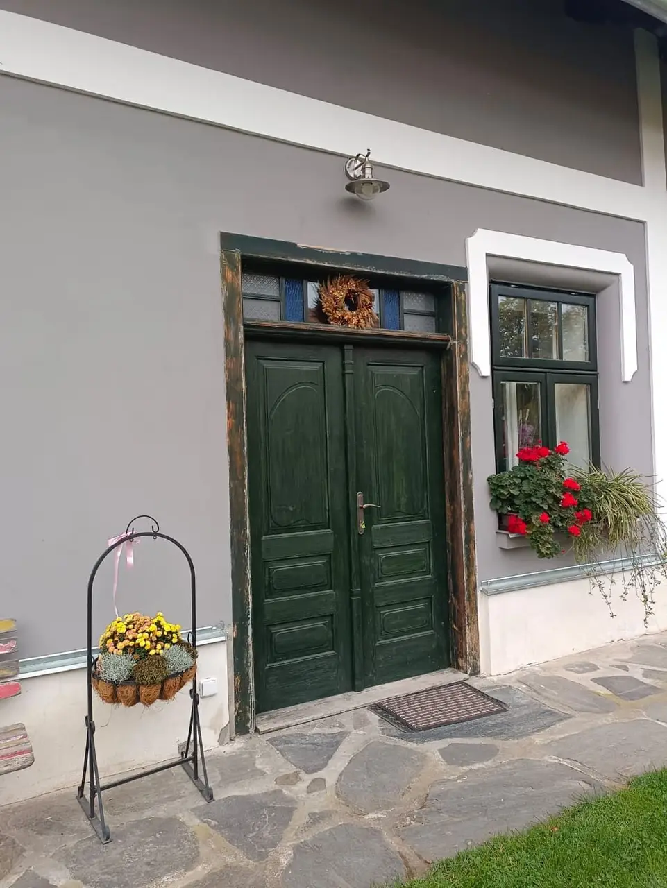 Ubytování do dvora, hlavní vchod