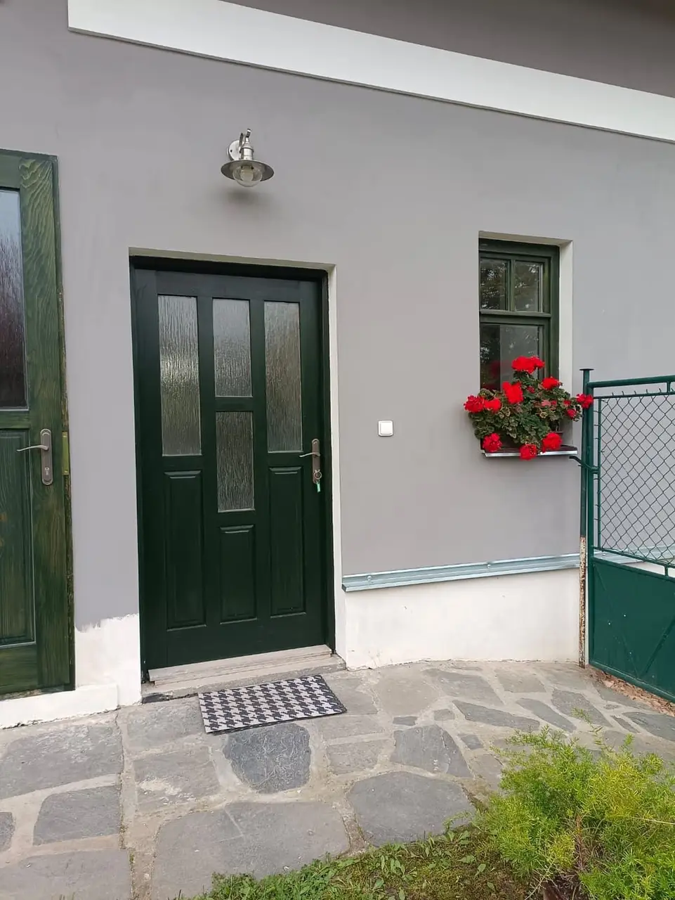 Ubytování do dvora, hlavní vchod