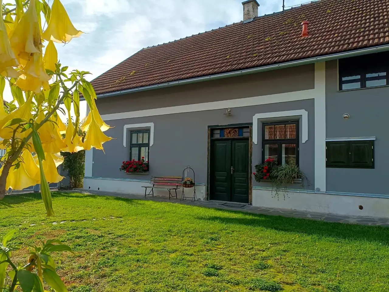 Vchod do prvního apartmánu, ze dvora