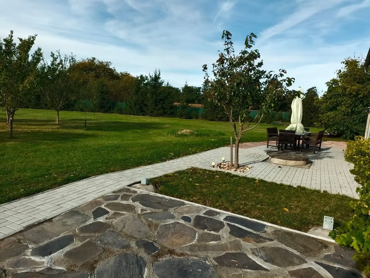 Zahrada a terasa apartmánu 3